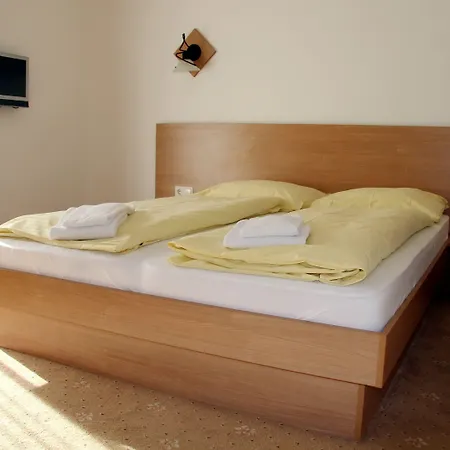 מלון דירות Schillerhof 3*